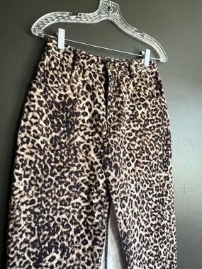 Urban Daizy Leopard Print High-Waisted skirt